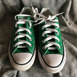 Converse Chuck Taylor All Star Low Top, Size 6